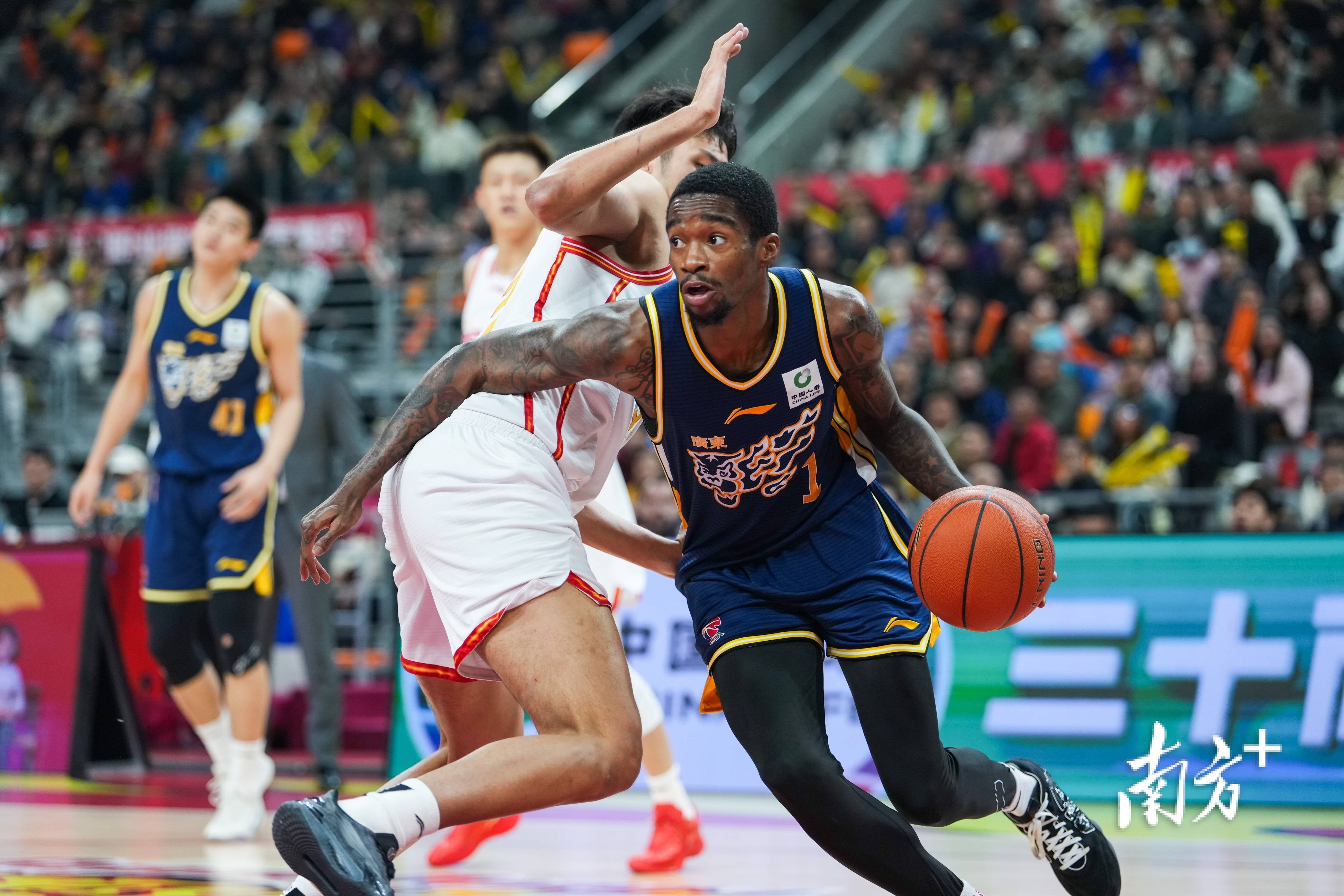 星空体育官网下载入口离谱！奥兰多魔术集结日迎来里程碑广东宏远围绕中超回应争议，广东宏远篮板制胜备战欧冠的简单介绍